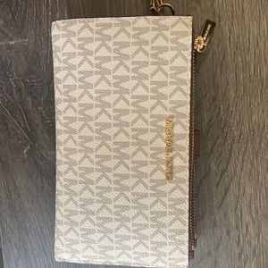 EUC Michale Kors wallet